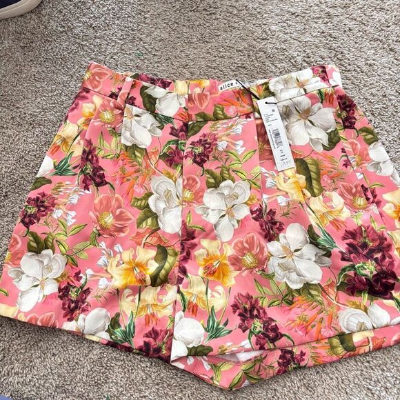 Alice + Olivia **NWT** Conroy Pleated Juniper Floral Rose Print Satin Shorts 10 - Picture 1 of 3